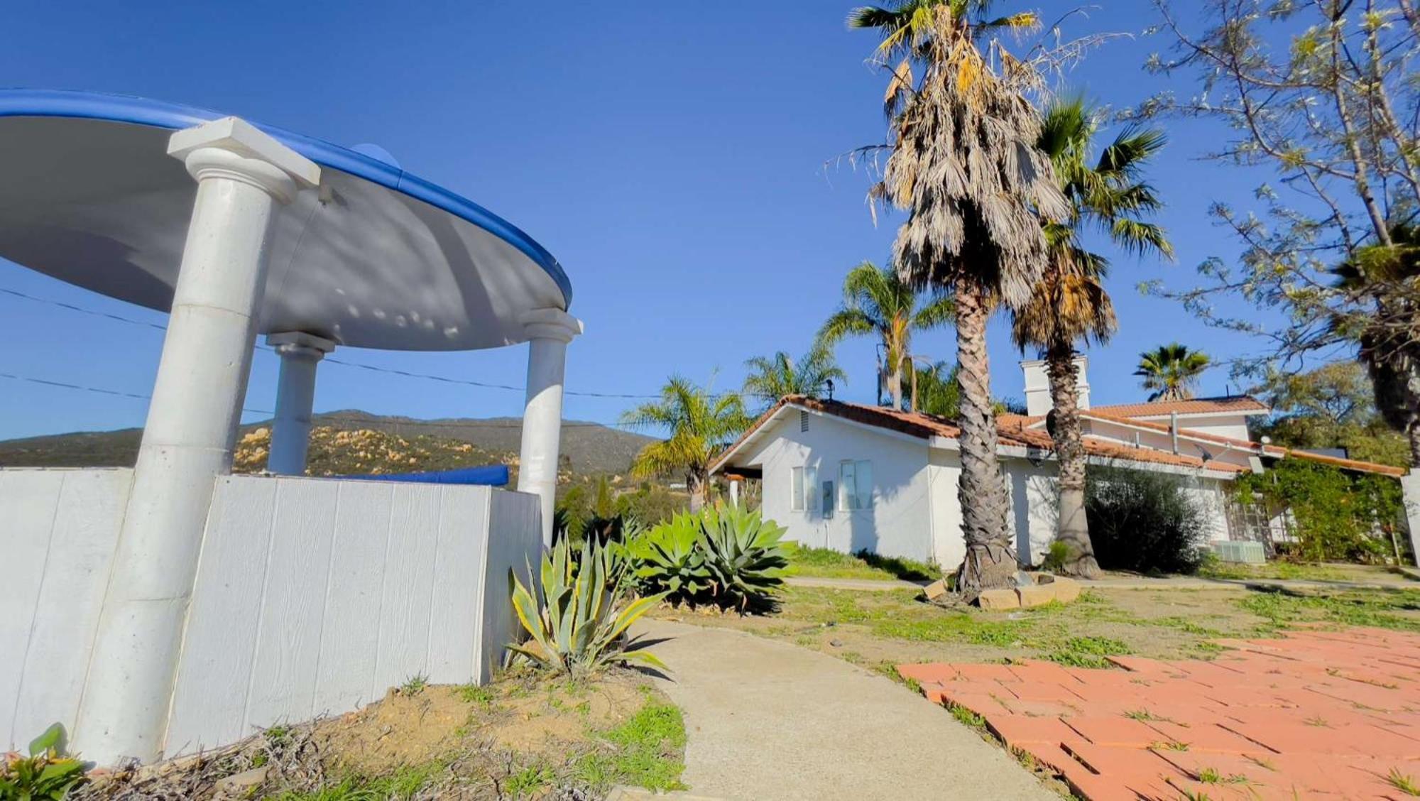 Private Home On 10 Acres - Heated Salt Pool & Jacuzzi, Mountain & City Views, Horseshoes, Basketball, Bbq, Golf Putting, Foosball, Croquet, Bose Stereo, White Cotton Bedding - Hilltop Hacienda, Pool Heat Optional Jamul Luaran gambar