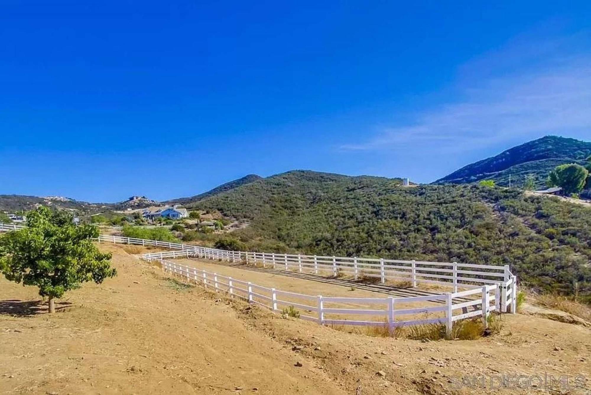 Private Home On 10 Acres - Heated Salt Pool & Jacuzzi, Mountain & City Views, Horseshoes, Basketball, Bbq, Golf Putting, Foosball, Croquet, Bose Stereo, White Cotton Bedding - Hilltop Hacienda, Pool Heat Optional Jamul Luaran gambar