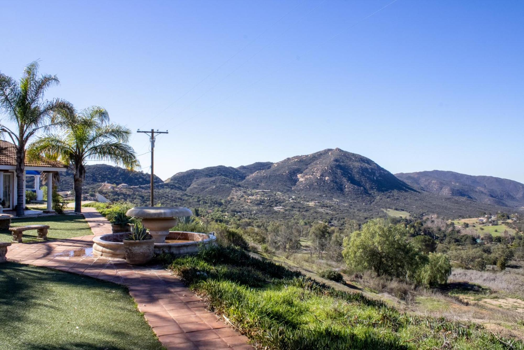Private Home On 10 Acres - Heated Salt Pool & Jacuzzi, Mountain & City Views, Horseshoes, Basketball, Bbq, Golf Putting, Foosball, Croquet, Bose Stereo, White Cotton Bedding - Hilltop Hacienda, Pool Heat Optional Jamul Luaran gambar